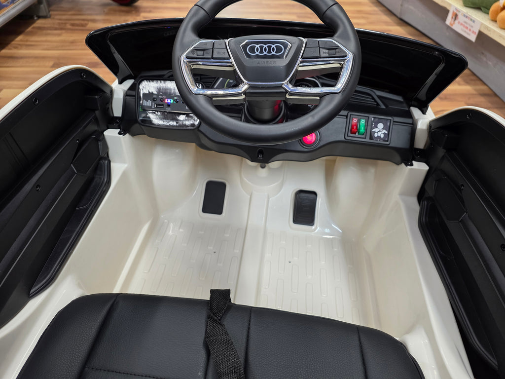 Audi RS E-Tron Ride On * Age 2-7