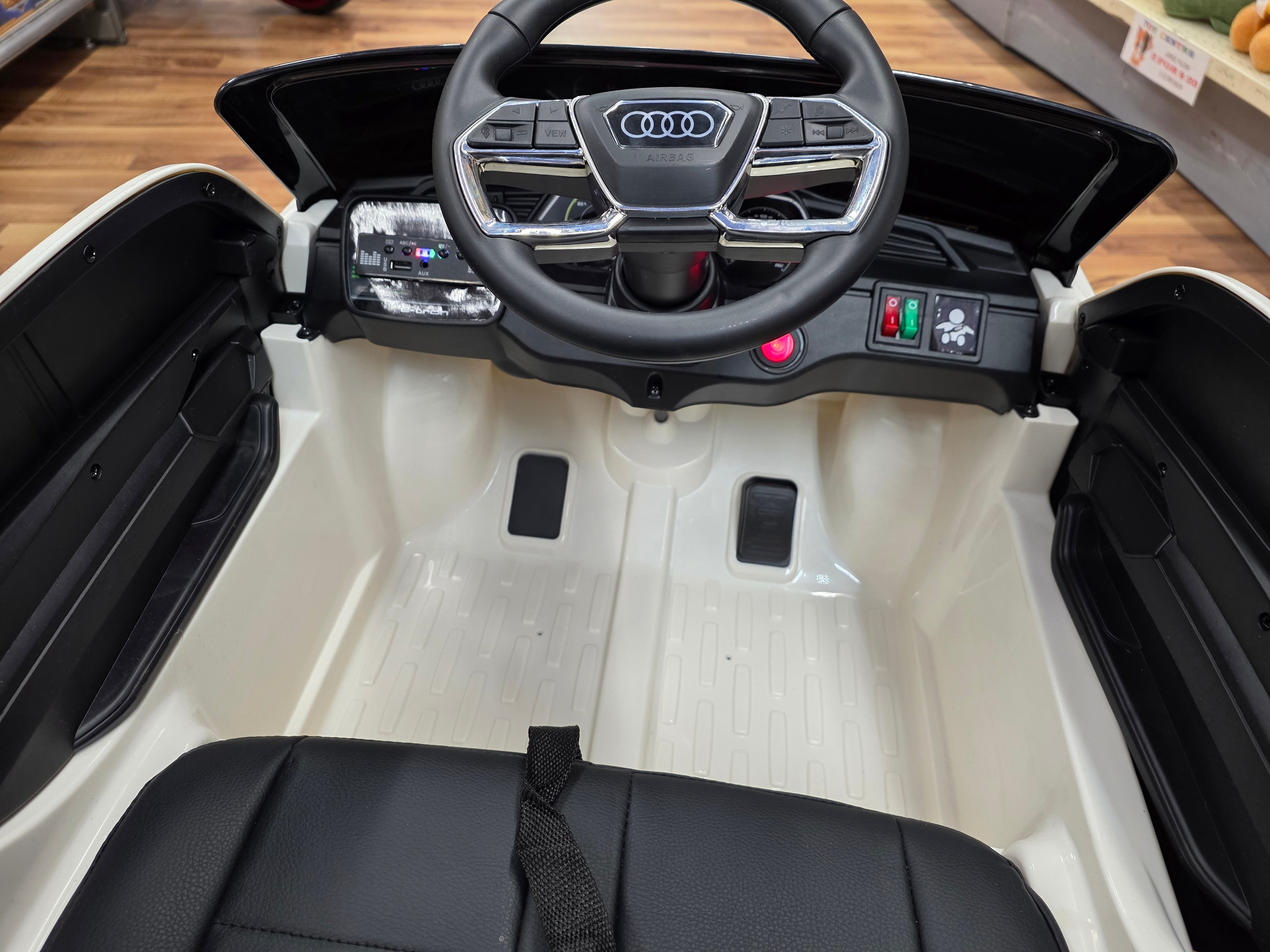 Audi RS E-Tron Ride On * Age 2-7