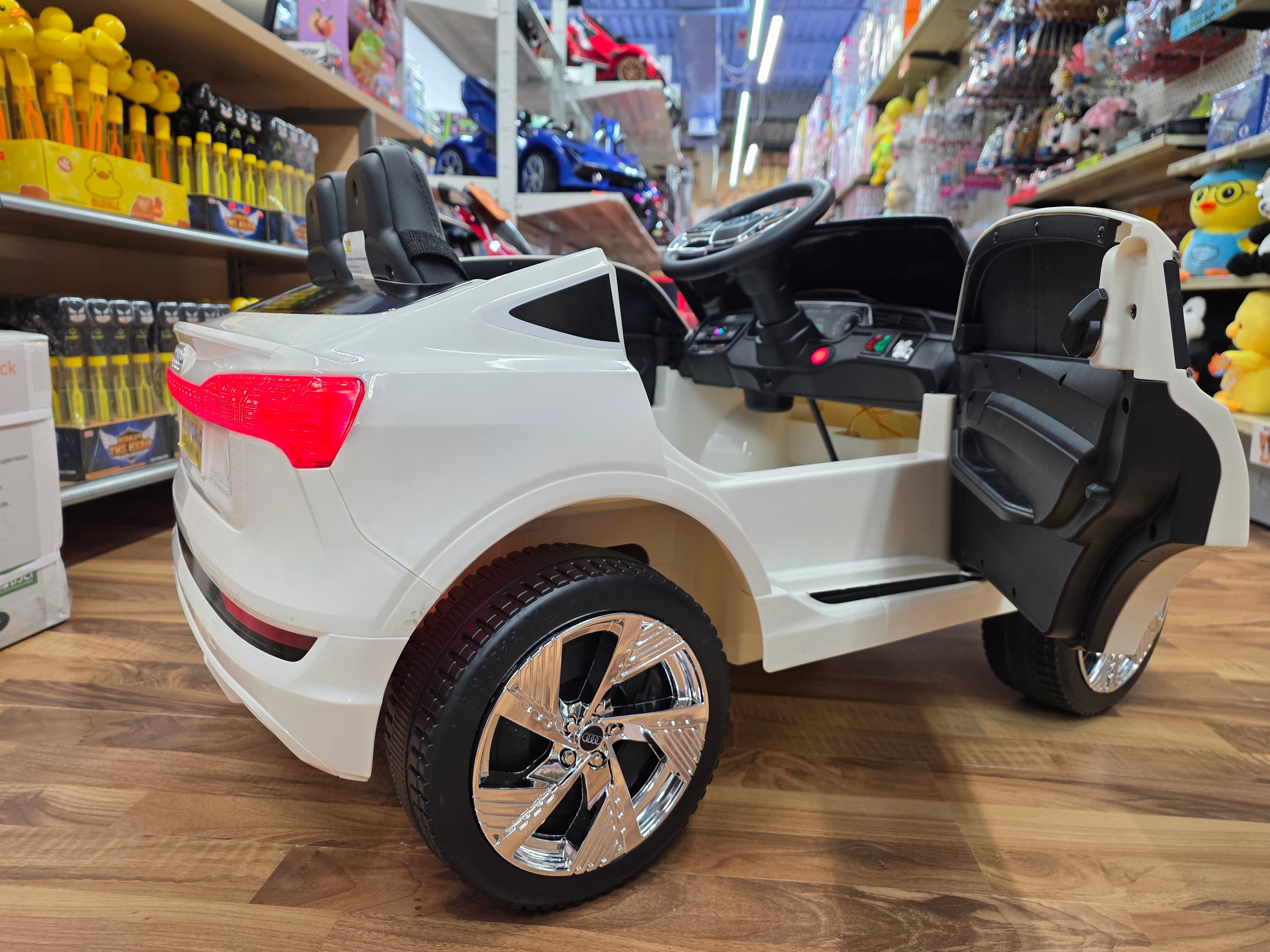 Audi RS E-Tron Ride On * Age 2-7